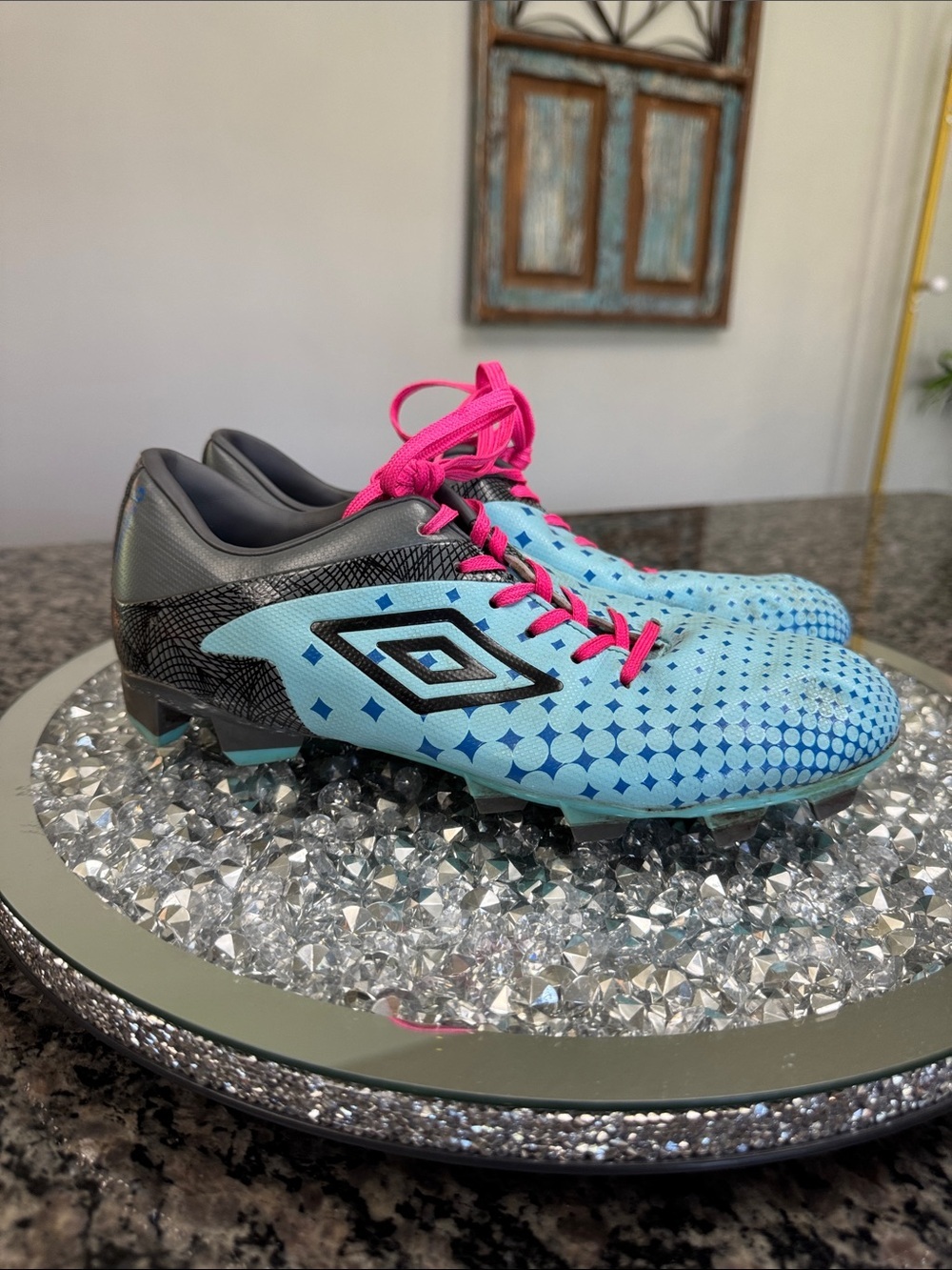 Umbro Sky Blue & Hot Pink Soccer Cleats EUC 9